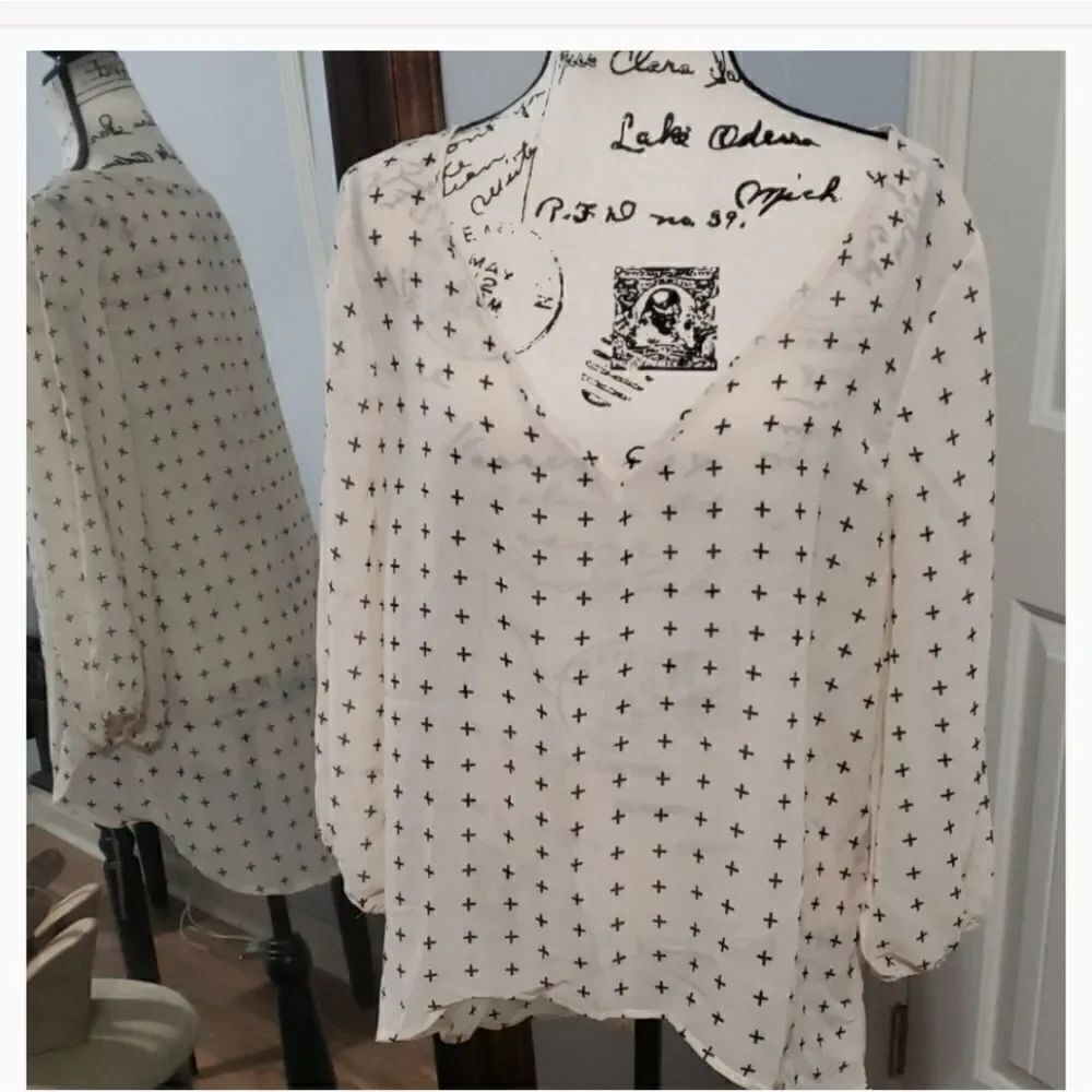 Sheer cross pattern long sleeve blouse - Picture 2 of 2
